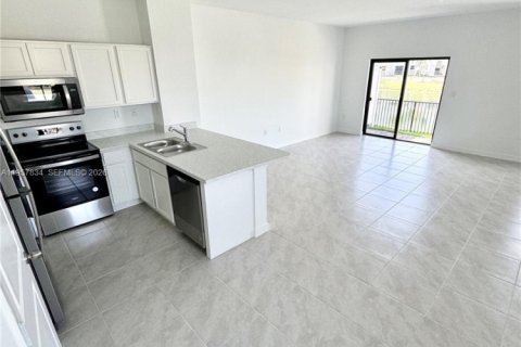 Снять в аренду таунхаус в Помпано-Бич, Флорида 3 спальни, № 2011678 - фото 11