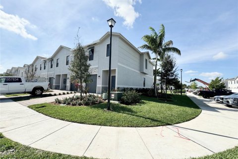 Снять в аренду таунхаус в Помпано-Бич, Флорида 3 спальни, № 2011678 - фото 6