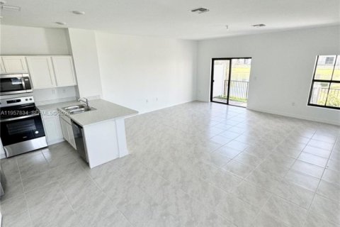 Снять в аренду таунхаус в Помпано-Бич, Флорида 3 спальни, № 2011678 - фото 12