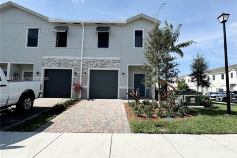 Снять в аренду таунхаус в Помпано-Бич, Флорида 3 спальни, № 2011678 - фото 4