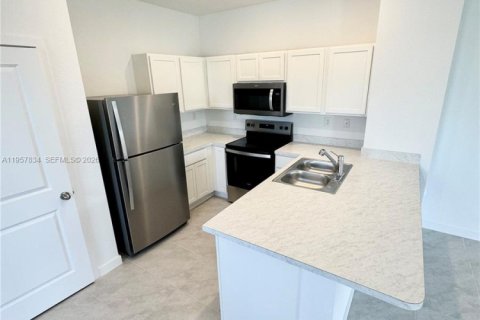 Снять в аренду таунхаус в Помпано-Бич, Флорида 3 спальни, № 2011678 - фото 16