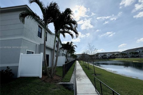 Снять в аренду таунхаус в Помпано-Бич, Флорида 3 спальни, № 2011678 - фото 30