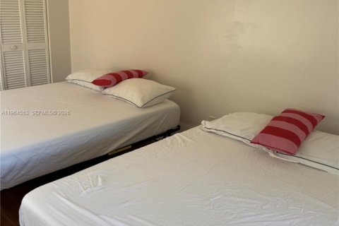 Townhouse in Doral, Florida 3 bedrooms, 176.33 sq.m. № 2025954 - photo 12