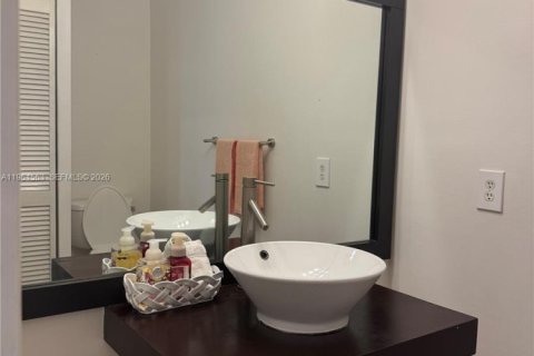 Townhouse in Doral, Florida 3 bedrooms, 176.33 sq.m. № 2025954 - photo 5