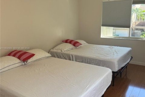 Townhouse in Doral, Florida 3 bedrooms, 176.33 sq.m. № 2025954 - photo 13