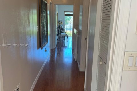 Townhouse in Doral, Florida 3 bedrooms, 176.33 sq.m. № 2025954 - photo 14