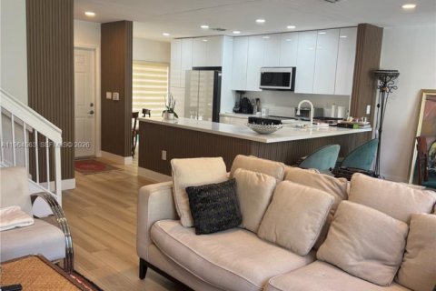 Townhouse in Doral, Florida 3 bedrooms, 176.33 sq.m. № 2025954 - photo 2