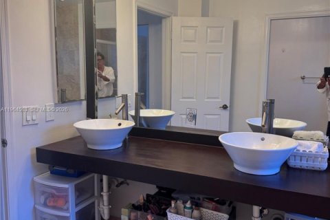 Townhouse in Doral, Florida 3 bedrooms, 176.33 sq.m. № 2025954 - photo 10