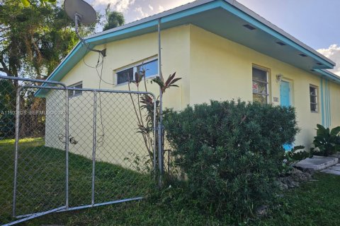 House in Palmetto Bay, Florida 2 bedrooms, 74.32 sq.m. № 1992188 - photo 10