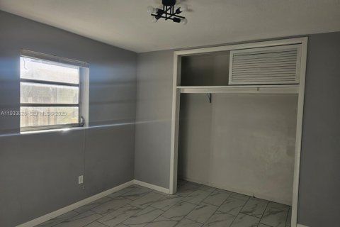 House in Palmetto Bay, Florida 2 bedrooms, 74.32 sq.m. № 1992188 - photo 8