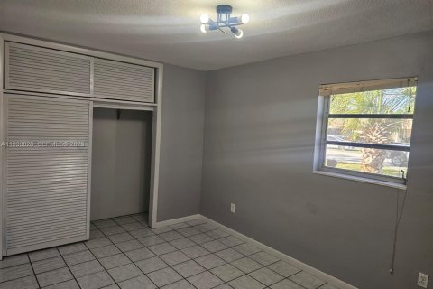 House in Palmetto Bay, Florida 2 bedrooms, 74.32 sq.m. № 1992188 - photo 9