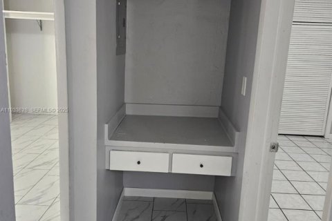 House in Palmetto Bay, Florida 2 bedrooms, 74.32 sq.m. № 1992188 - photo 4