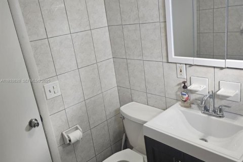 House in Palmetto Bay, Florida 2 bedrooms, 74.32 sq.m. № 1992188 - photo 5