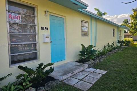 House in Palmetto Bay, Florida 2 bedrooms, 74.32 sq.m. № 1992188 - photo 2