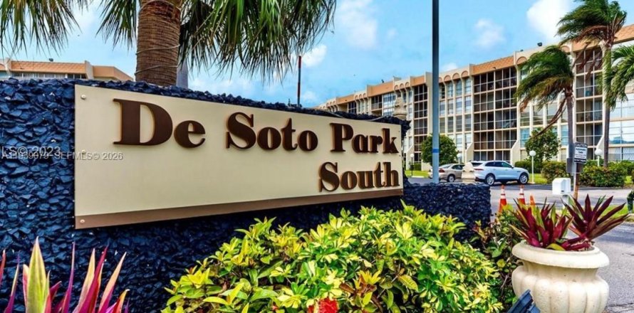 Condo in Hallandale Beach, Florida, 1 bedroom № 1998472