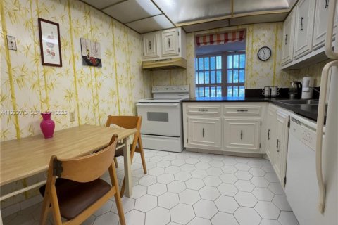 Condo in Hallandale Beach, Florida, 1 bedroom № 1998472 - photo 20