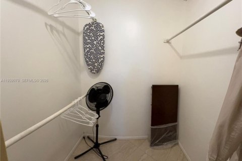 Condo in Hallandale Beach, Florida, 1 bedroom № 1998472 - photo 25