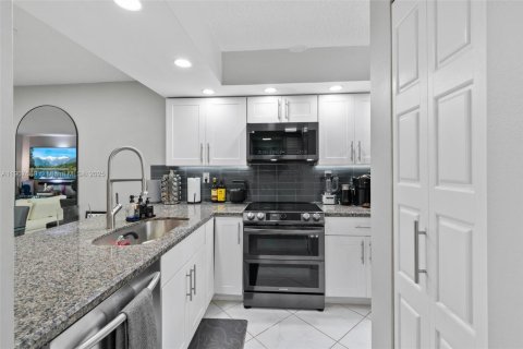 Copropriété à vendre à Plantation, Floride: 2 chambres, 77.48 m2 № 1963946 - photo 2