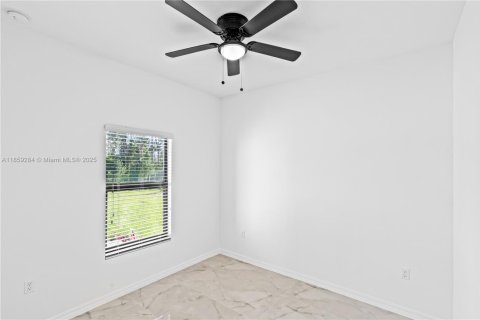 Villa ou maison à vendre à Lehigh Acres, Floride: 3 chambres, 130.99 m2 № 1888406 - photo 20
