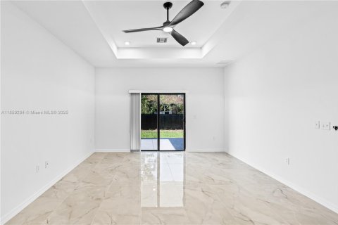 Villa ou maison à vendre à Lehigh Acres, Floride: 3 chambres, 130.99 m2 № 1888406 - photo 12
