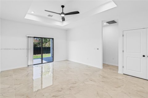 Villa ou maison à vendre à Lehigh Acres, Floride: 3 chambres, 130.99 m2 № 1888406 - photo 13