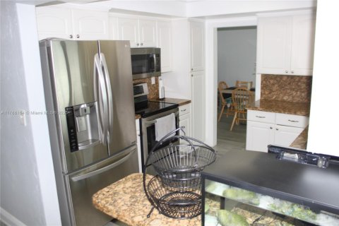 House in Cooper City, Florida 5 bedrooms, 167.41 sq.m. № 1731641 - photo 5