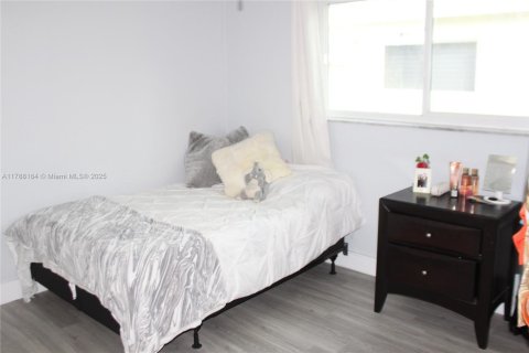 House in Cooper City, Florida 5 bedrooms, 167.41 sq.m. № 1731641 - photo 12