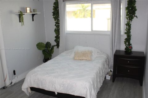 House in Cooper City, Florida 5 bedrooms, 167.41 sq.m. № 1731641 - photo 9