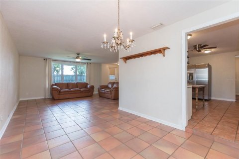 Casa en venta en Wesley Chapel, Florida, 3 dormitorios, 150.5 m2 № 2291610 - foto 10