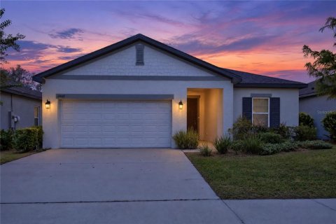 House in DeLand, Florida 4 bedrooms, 175.59 sq.m. № 2396276 - photo 2