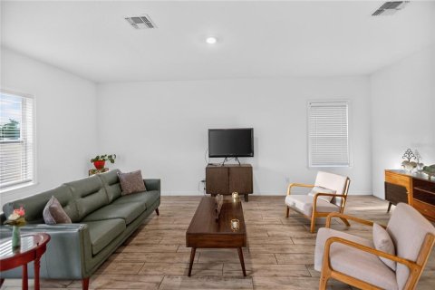 House in DeLand, Florida 4 bedrooms, 175.59 sq.m. № 2396276 - photo 29