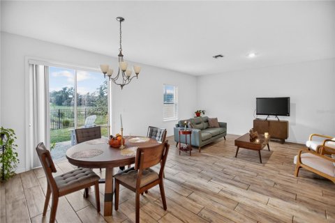 House in DeLand, Florida 4 bedrooms, 175.59 sq.m. № 2396276 - photo 25