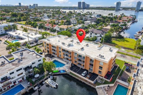 Condo in North Miami Beach, Florida, 2 bedrooms № 1989172 - photo 29