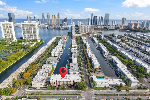 Condo in North Miami Beach, Florida, 2 bedrooms № 1989172 - photo 26