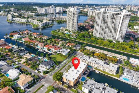 Condo in North Miami Beach, Florida, 2 bedrooms № 1989172 - photo 28