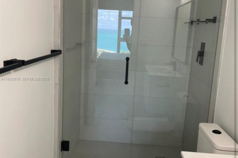 Condominio en alquiler en Bal Harbour, Florida, 1 dormitorio, 83.24 m2 № 2054585 - foto 8
