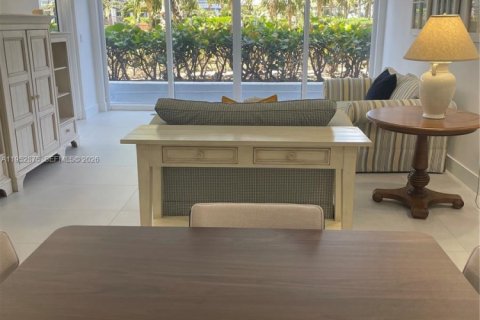 Condominio en alquiler en Bal Harbour, Florida, 1 dormitorio, 83.24 m2 № 2054585 - foto 3