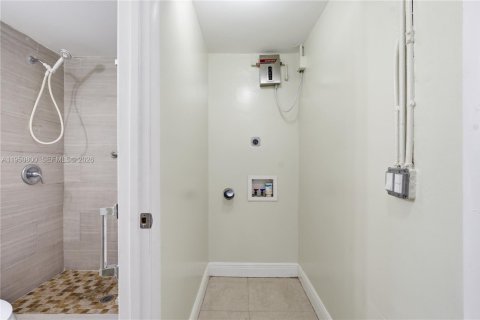 House in Fort Lauderdale, Florida 3 bedrooms, 76.64 sq.m. № 2007024 - photo 13