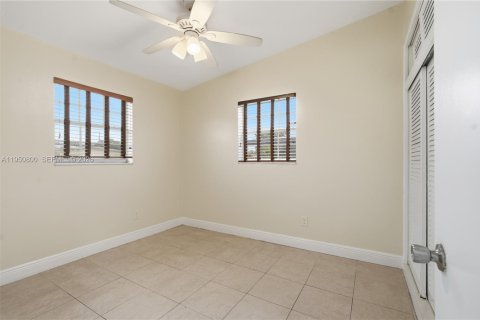House in Fort Lauderdale, Florida 3 bedrooms, 76.64 sq.m. № 2007024 - photo 15