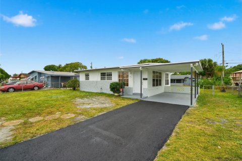 House in Fort Lauderdale, Florida 3 bedrooms, 76.64 sq.m. № 2007024