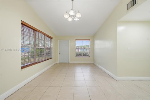 House in Fort Lauderdale, Florida 3 bedrooms, 76.64 sq.m. № 2007024 - photo 7