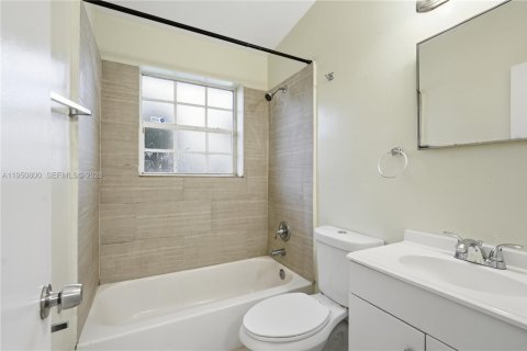 House in Fort Lauderdale, Florida 3 bedrooms, 76.64 sq.m. № 2007024 - photo 17