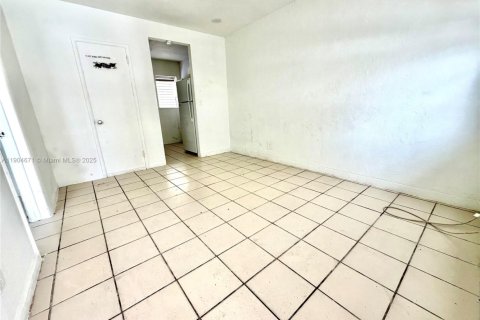 Снять в аренду квартиру в Холливуд, Флорида 1 спальня, 41.81м2, № 1955138 - фото 3
