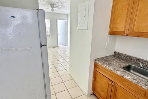 Снять в аренду квартиру в Холливуд, Флорида 1 спальня, 41.81м2, № 1955138 - фото 12