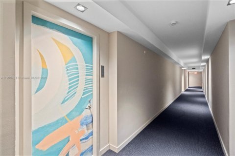 Condominio en alquiler en Miami, Florida, 2 dormitorios, 88.35 m2 № 2012403 - foto 21