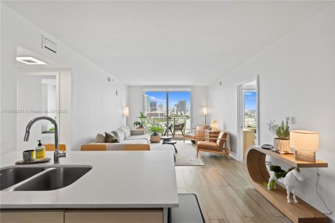 Condominio en Miami, Florida, 2 dormitorios  № 2012403