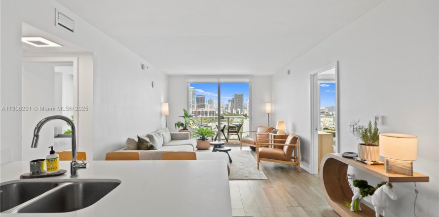 Condominio en Miami, Florida, 2 dormitorios  № 2012403