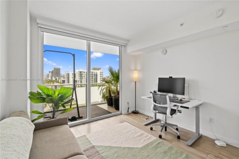 Condominio en alquiler en Miami, Florida, 2 dormitorios, 88.35 m2 № 2012403 - foto 13