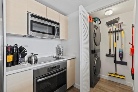 Condominio en alquiler en Miami, Florida, 2 dormitorios, 88.35 m2 № 2012403 - foto 16