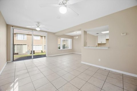 Townhouse in Davenport, Florida 3 bedrooms, 175.31 sq.m. № 2380510 - photo 4